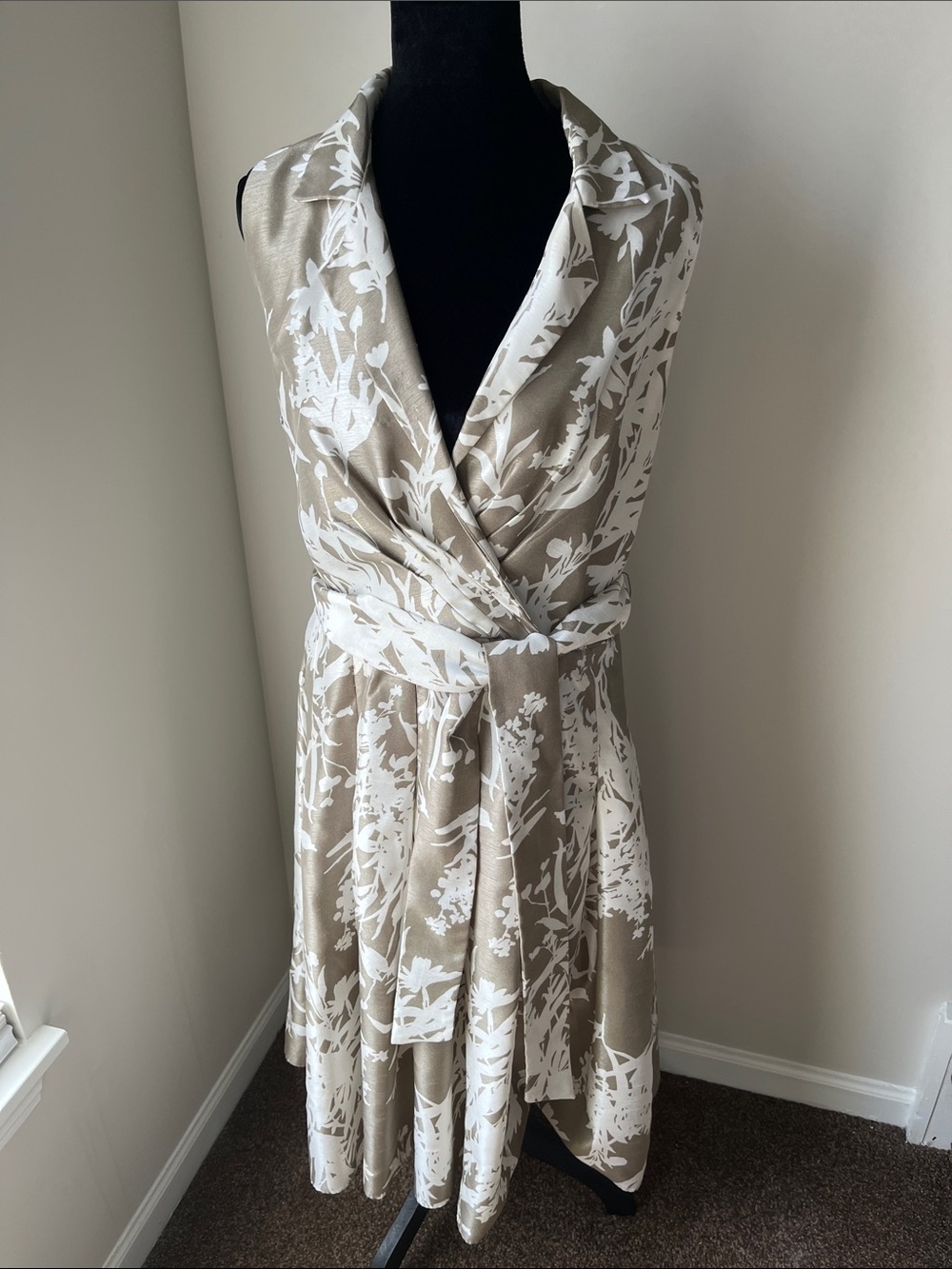 Jessica Howard Beige and White Botanical Wrap Midi Dress